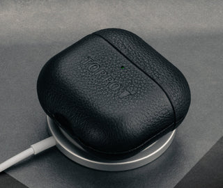 MagSafe charging of the Black Leather Case for AirPods (4th Gen)