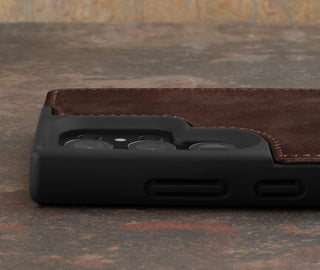 Camera cutout on the Dark Brown Leather Bumper Case for Galaxy S23 Ultra